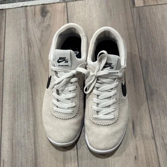 Nike SB Womens Cream and Black Sneakers - Picture 3 of 3